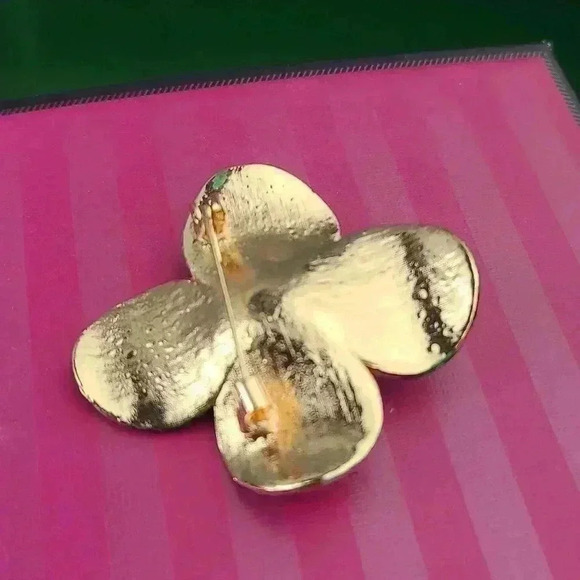 Vintage matel green flower brooch with fuax pearl silver / Gold-toned - Picture 10 of 12